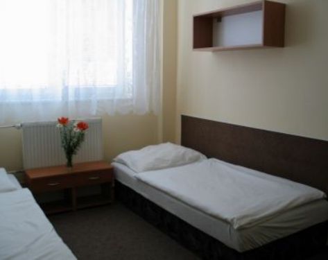 Camera twin cu duș (se poate solicita pat suplimentar)