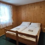 6-Bett-Zimmer mit Dusche und Eigener Teeküche