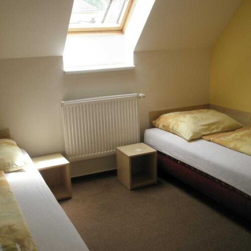 Pokoj se sprchou se společnou kuchyňkou pro 2 os.