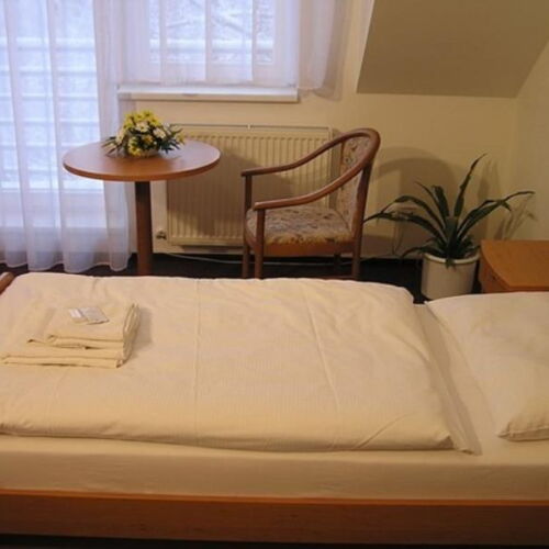 Single Room with Shower (extra bed available)