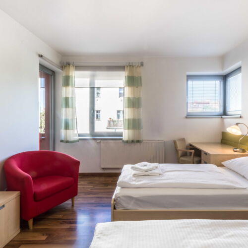 Studio Twin Room with Shower (extra bed available)