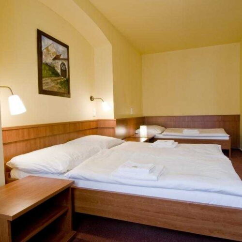 Apartman s vlastní kuchyňkou s privátní koupelnou mimo apartmán pro 3 os.