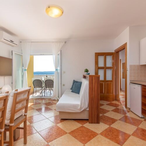 Sea View Exclusive 2-Room Apartment for 4 Persons (extra bed available)