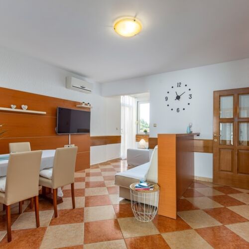 Deluxe Ground Floor 2-Room Apartment for 4 Persons (extra bed available)