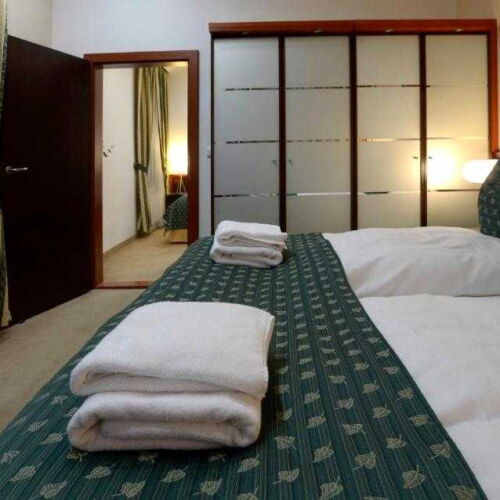 Pokój 4-osobowy z prysznicem z klimatyzacją