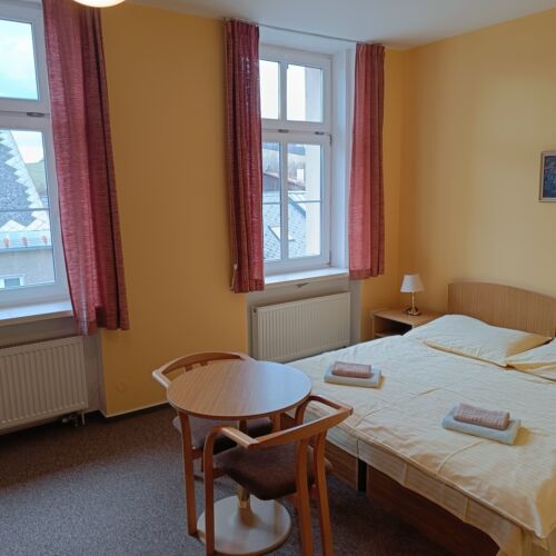 Pokoj se sprchou s vlastní kuchyňkou pro 2 os.