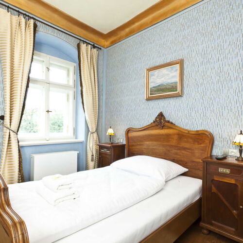 Camera tripla cu duș