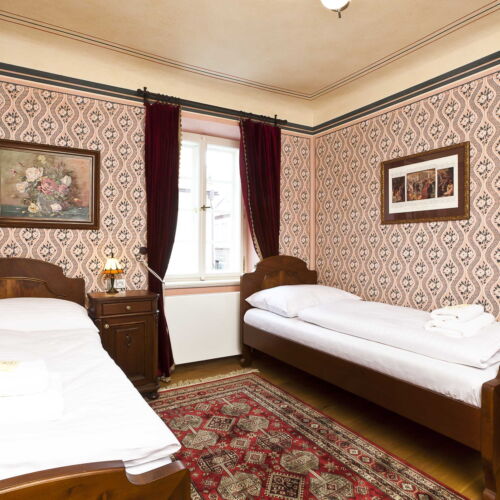 Camera cvadrupla cu aer condiționat cu duș