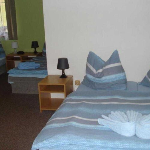 Pokoj se sprchou s vlastní kuchyňkou pro 4 os.