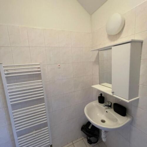 Twin Room with Shower and Flat Screen Tv