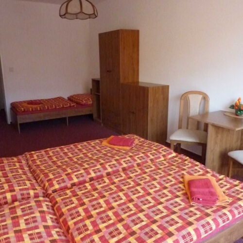 Pokoj s balkónem se sprchou pro 3 os.