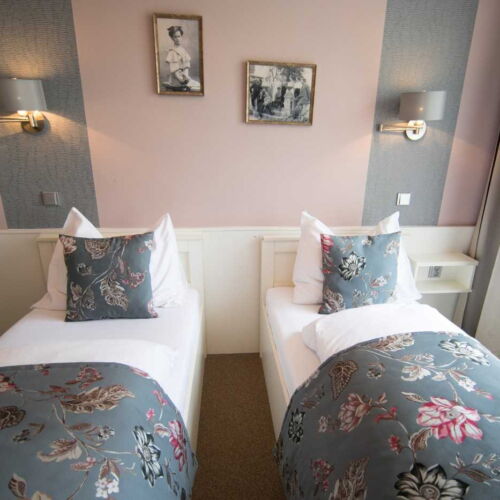 Twin Room with Shower