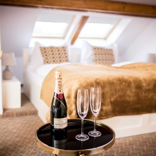 Twin Room with Shower (extra beds available)