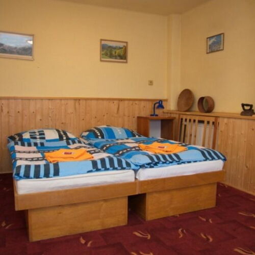 Pokoj se sprchou pro 2 os. na poschodí (s možností přistýlky)