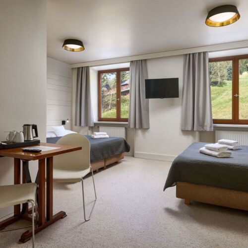 Camera cvadrupla cu duș