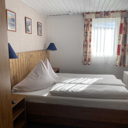 Classic Pokoj s koupelnou s manželskou postelí