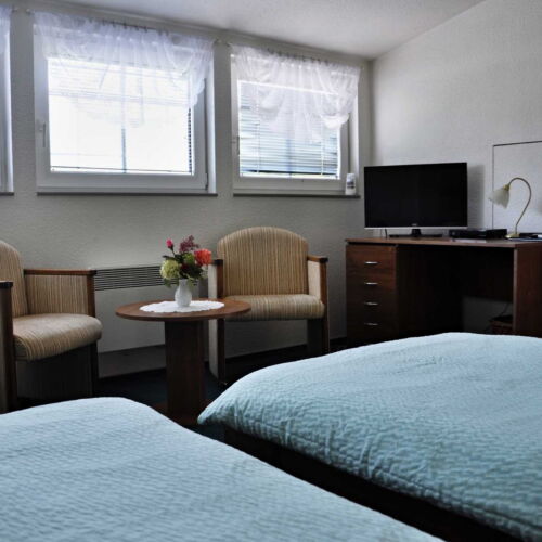 Pokoj s klimatizací se sprchou pro 2 os. (s možností přistýlky)