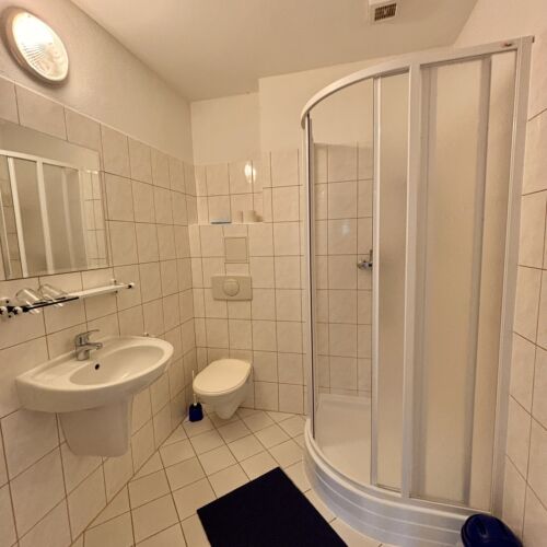 Standard Pokoj se sprchou s manželskou postelí