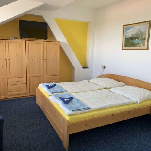 Pokoj se sprchou  pro 3 os.