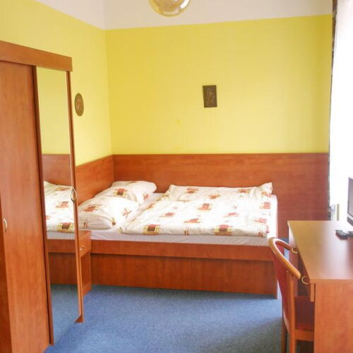 Camera twin cu duș cu aer condiționat