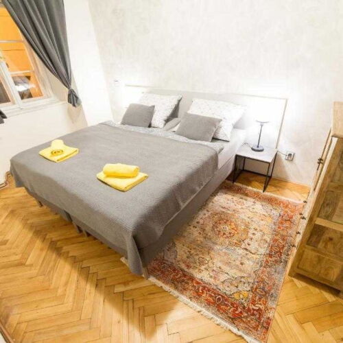Apartman se sprchou s privátní koupelnou mimo apartmán pro 4 os.