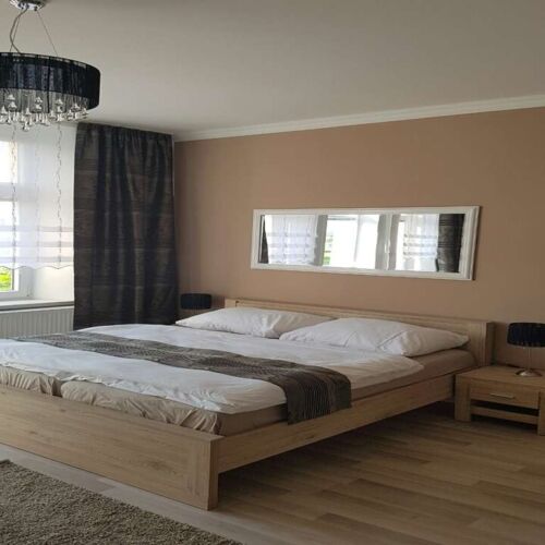 Pokoj s manželskou postelí