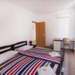 Camera twin twin cu vedere spre gradina