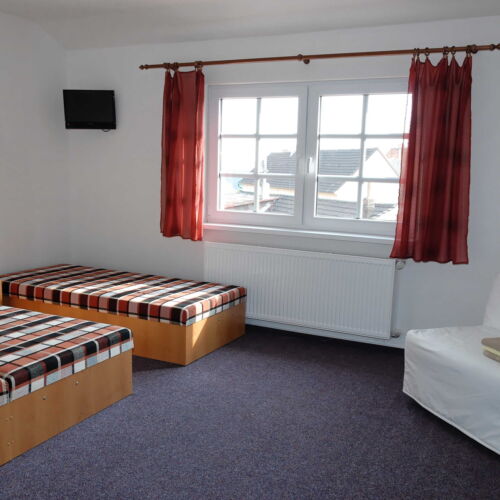 Camera tripla cu duș