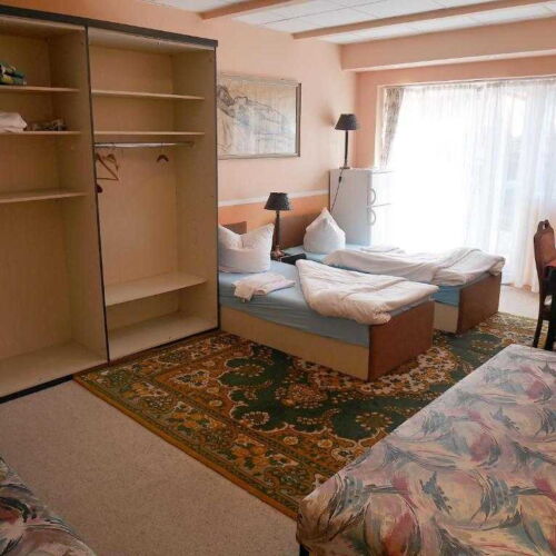 Classic Pokoj pro 4 os. s výhledem do zahrady (s možností přistýlky)