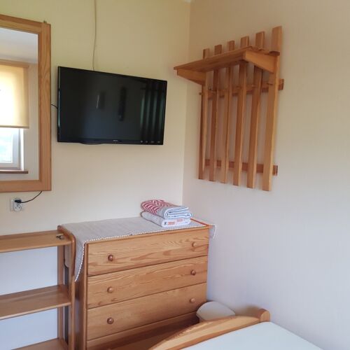 Camera twin cu baie comuna cu chicineta comuna