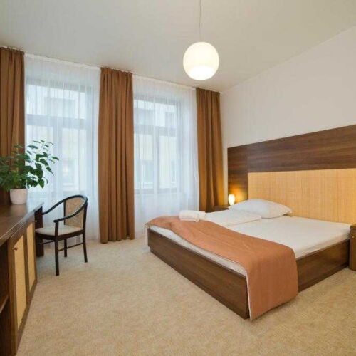 Camera dubla cu duș tV cu ecran plat