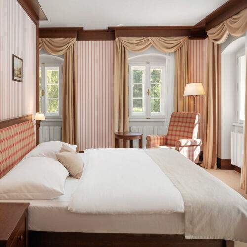 Deluxe Pokoj tV s plochou obrazovkou s manželskou postelí