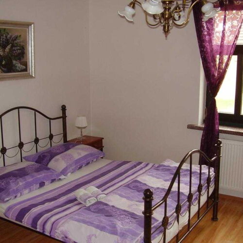 Malý pokoj č.4 (9m2 + terasa) sdílené soc.zařízení s vedlejším pokojem.