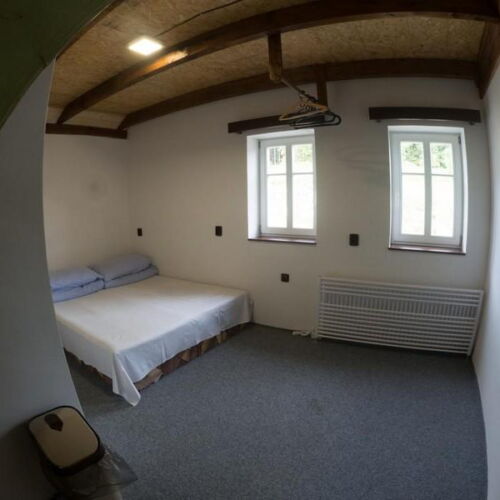 Pokoj se sprchou se společnou kuchyňkou pro 2 os.