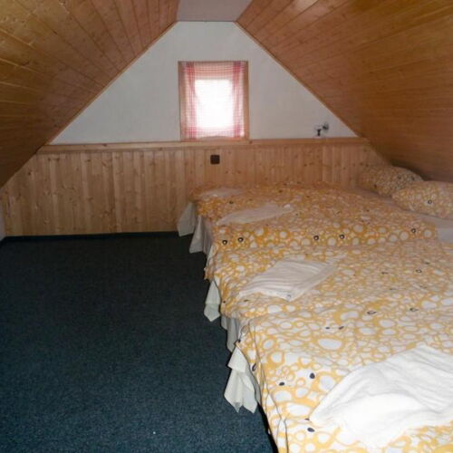 Pokoj se sprchou  pro 7 os.