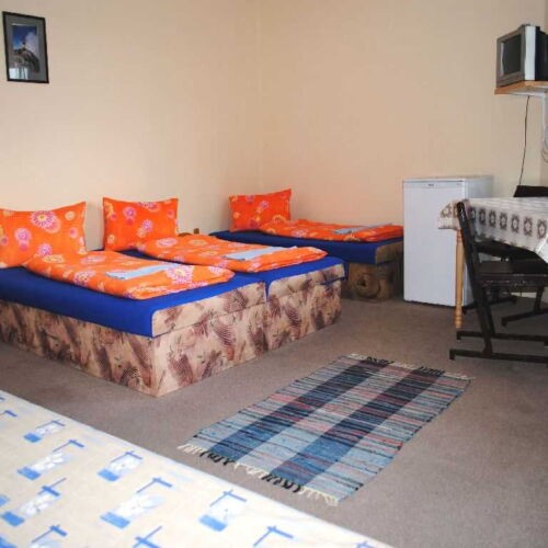 Izba so sprchou pre 3 os. na poschodí