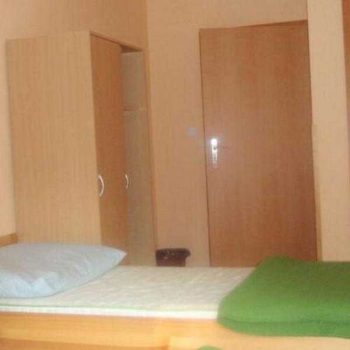 Dreibettzimmer mit Dusche