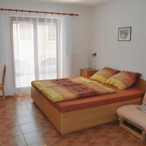 Apartman se sprchou s vlastní kuchyňkou pro 4 os. se 2 ložnicemi (s možností přistýlky)