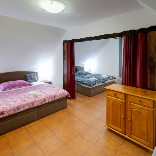 Apartament cu bucătărie proprie cu balcon pentru 6 pers. (se poate solicita pat suplimentar)