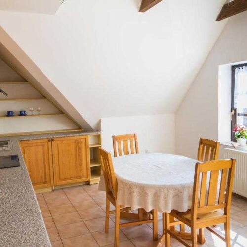 Apartman s privátní koupelnou mimo apartmán s vlastní kuchyňkou pro 8 os. se 3 ložnicemi