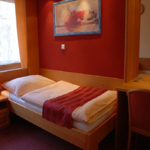 Camera tripla standard cu duș