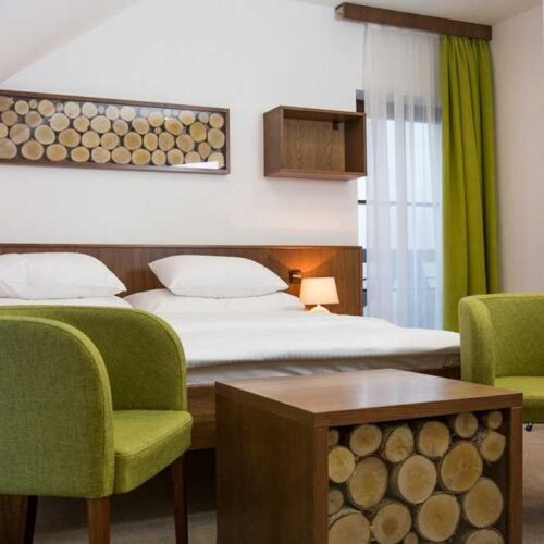 Pokoj se sprchou s balkónem pro 2 os. (s možností přistýlky)