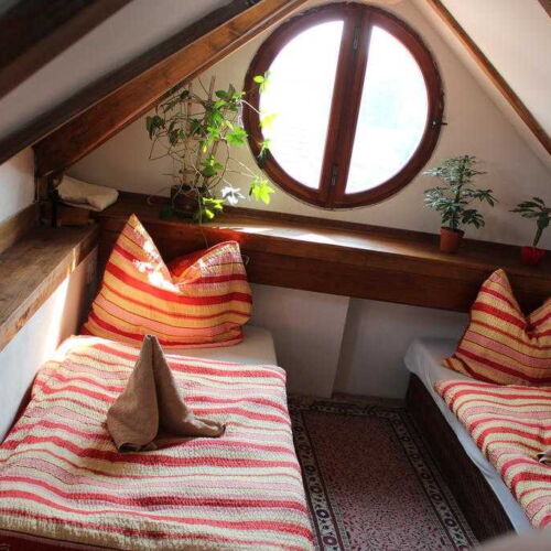 Camera cvadrupla cu duș