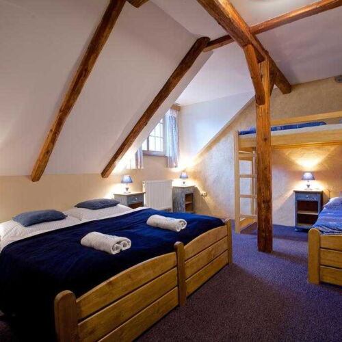 Pokoj s koupelnou se sprchou pro 4 os.