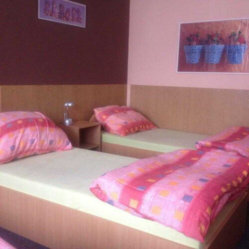 Pokoj se společnou kuchyňkou  pro 3 os.