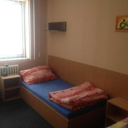 Pokoj se společnou kuchyňkou  pro 1 os.