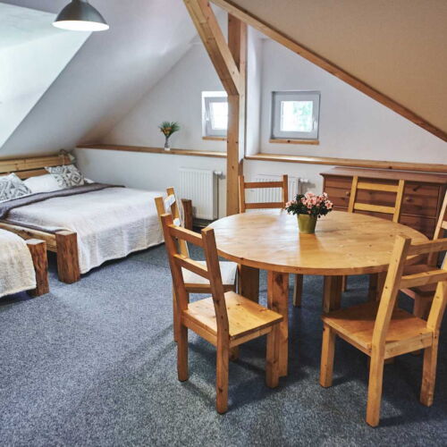 Pokoj se sprchou pro 6 os. v podkroví (s možností přistýlky)