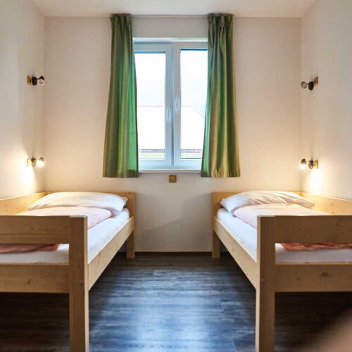 Pokoj se sprchou se společnou kuchyňkou pro 2 os.