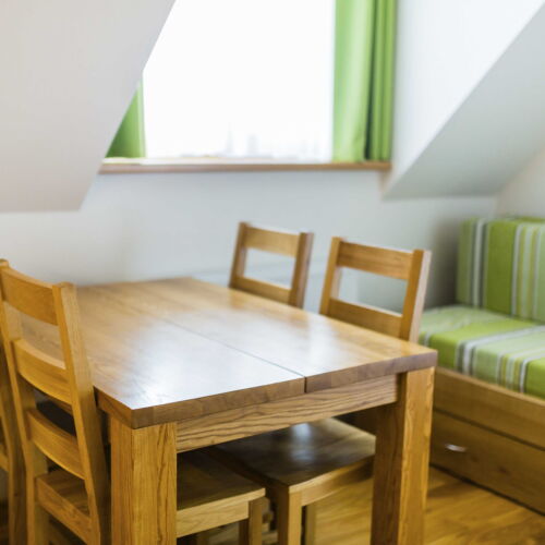 Camera cu chicinetă proprie cu balcon pentru 6 pers.