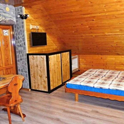 Camera cvadrupla cu duș